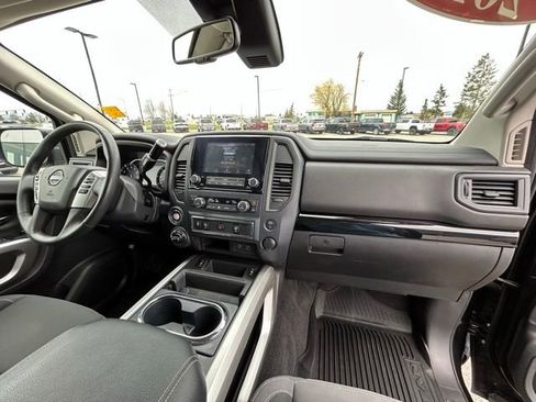 Used 2024 Nissan Titan SV w/ SV Convenience Package image 30