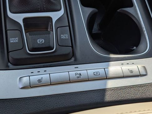 Used 2024 Kia Carnival LX image 27