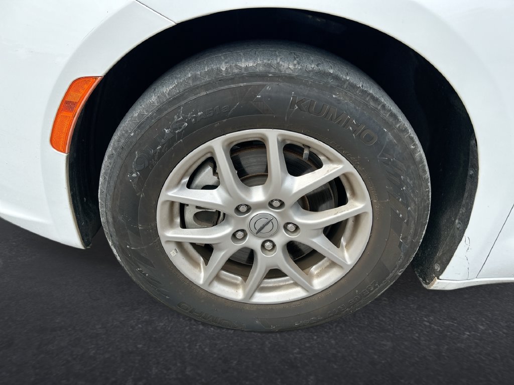 Used 2024 Chrysler Pacifica Touring-L FWD image 10
