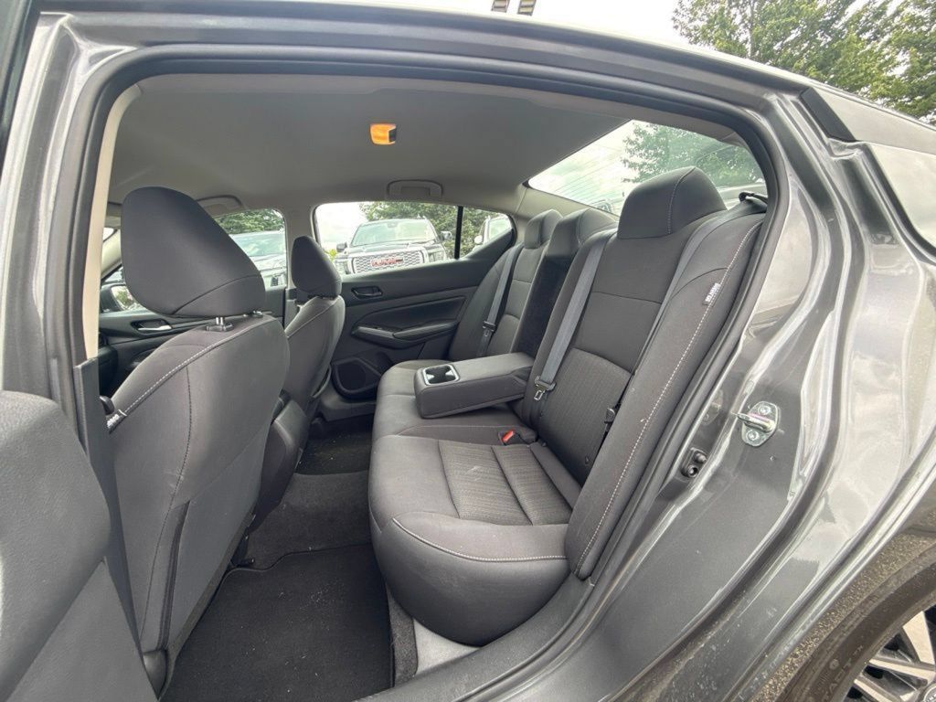 Used 2025 Nissan Altima 2.5 SV FWD image 15