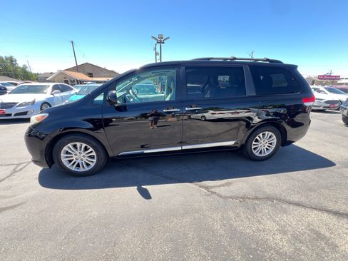Used 2012 Toyota Sienna XLE w/ Premium Pkg FWD image 5