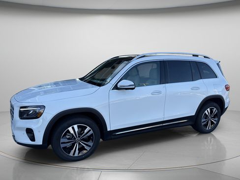 Certified 2026 Mercedes-Benz GLB 250 image 2