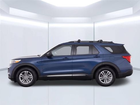 Used 2020 Ford Explorer XLT w/ Comfort Package AWD/4WD image 9