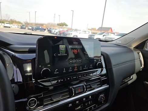 Used 2024 Nissan Pathfinder Platinum w/ Cargo Package image 17