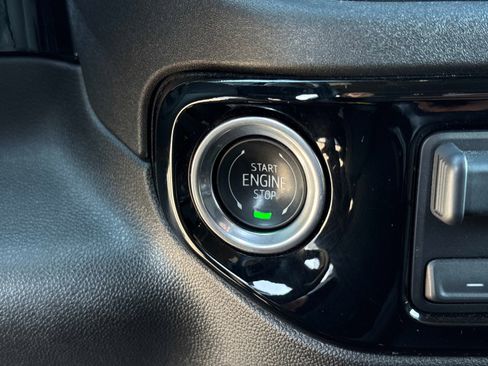 Used 2025 Chevrolet Silverado 2500 LT w/ Convenience Package image 28