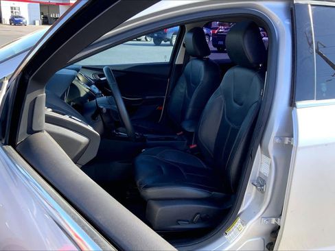 Used 2017 Ford Focus Titanium image 8