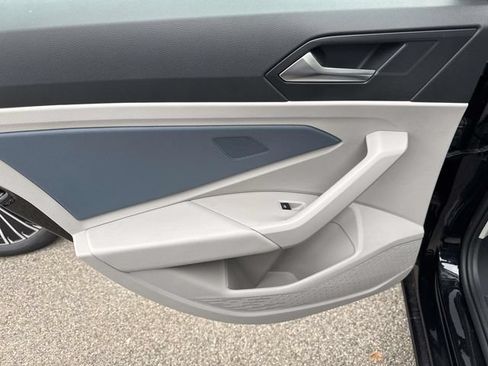 New 2026 Volkswagen Jetta SE FWD image 10