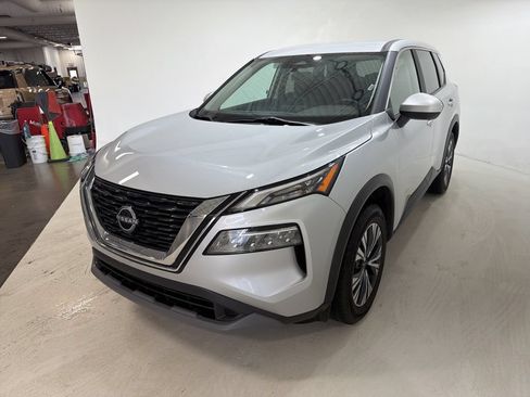 Used 2023 Nissan Rogue SV FWD image 3