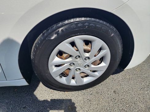 Used 2019 Hyundai Elantra SE image 19