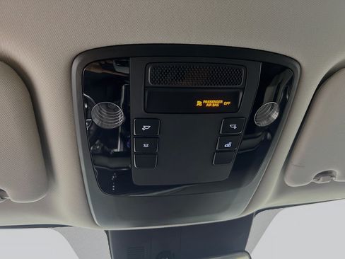 Used 2024 Kia Carnival LX FWD image 21