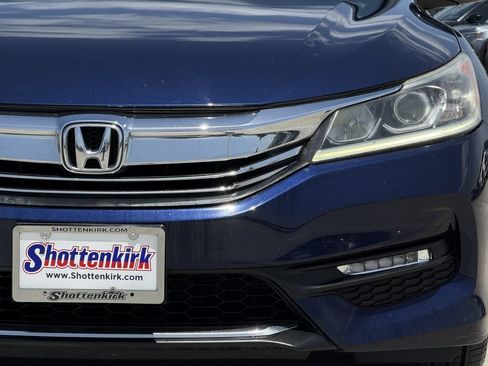 Used 2017 Honda Accord Sport image 8