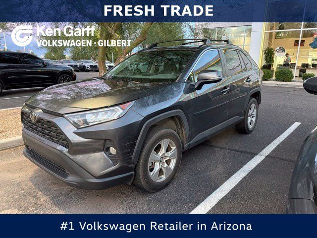 Used 2019 Toyota RAV4 XLE w/ Convenience Package FWD image 1