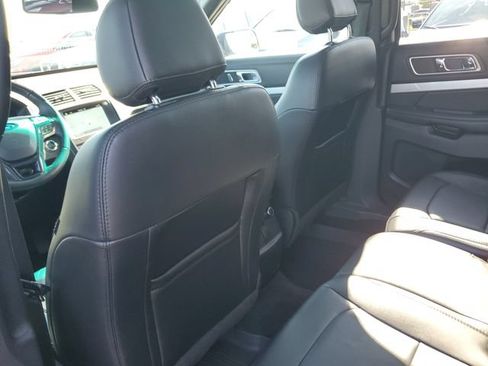 Used 2017 Ford Explorer XLT w/ Equipment Group 202A AWD/4WD image 14