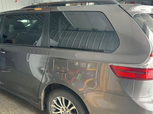 Used 2020 Toyota Sienna XLE image 9