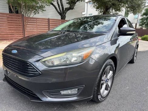 Used 2017 Ford Focus SE FWD image 3