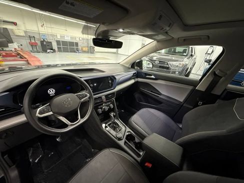 Used 2024 Volkswagen Taos SE w/ Panoramic Sunroof Package AWD/4WD image 15