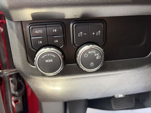 Used 2024 Chevrolet Tahoe Premier AWD/4WD image 21