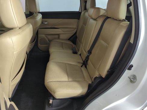 Used 2016 Mitsubishi Outlander SEL image 30