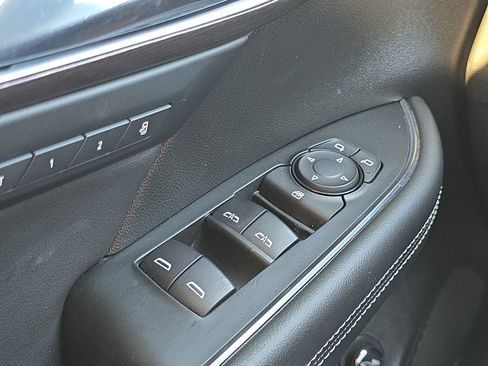 Used 2022 Buick Envision Avenir w/ Technology Package II image 13