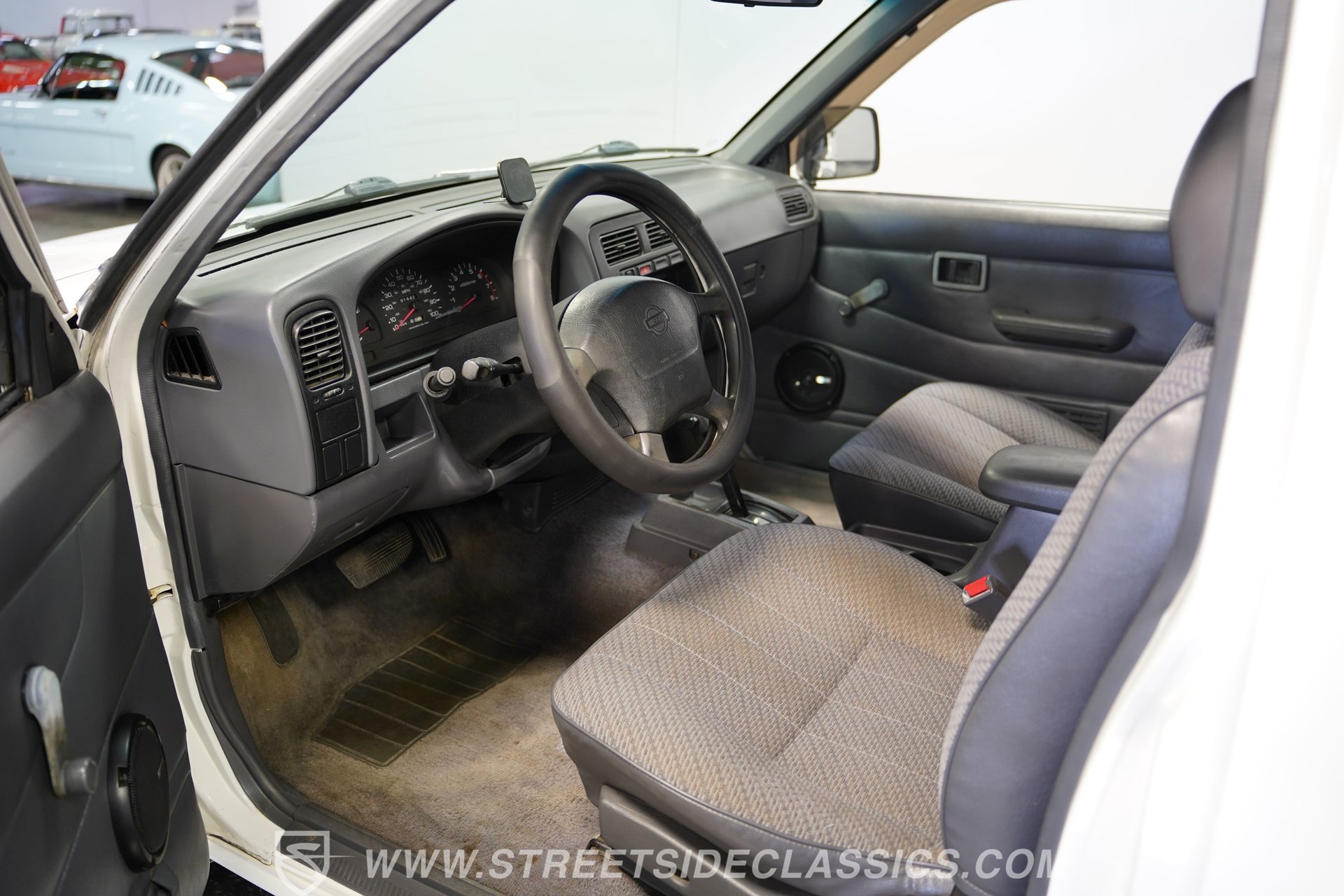 Used 1996 Nissan Pickup 2WD King Cab image 4