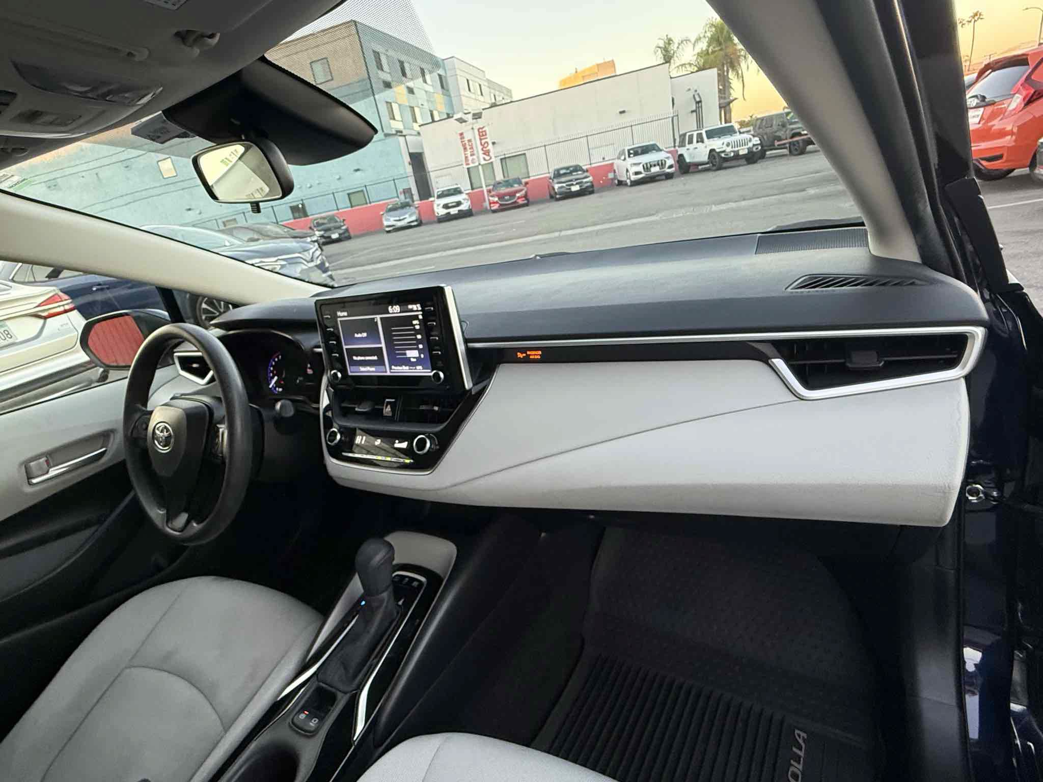 Used 2020 Toyota Corolla LE FWD image 57