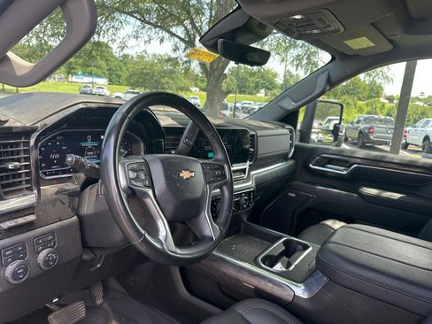 Used 2024 Chevrolet Silverado 3500 LTZ w/ LTZ Plus Package AWD/4WD image 17