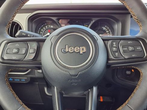 Used 2024 Jeep Wrangler Unlimited w/ Convenience Group image 16