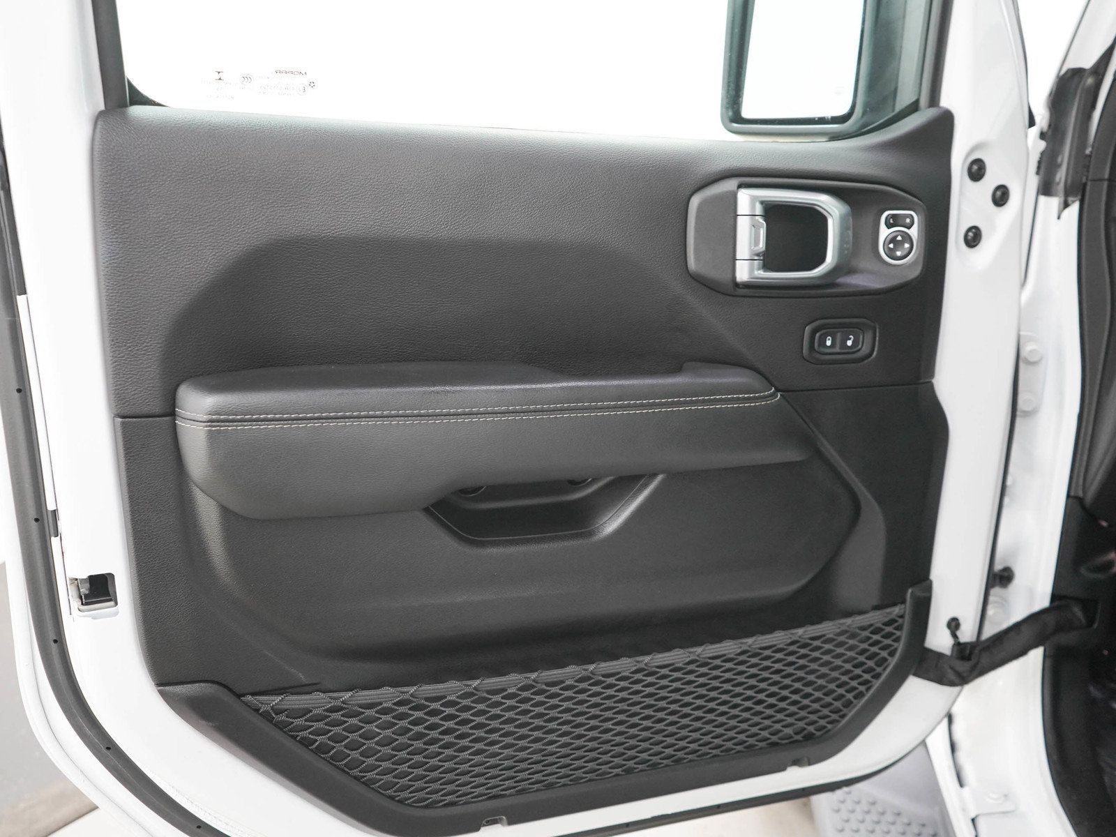 Used 2019 Jeep Wrangler Unlimited Sahara w/ Uconnect 4C Nav & Sound Group AWD/4WD image 20