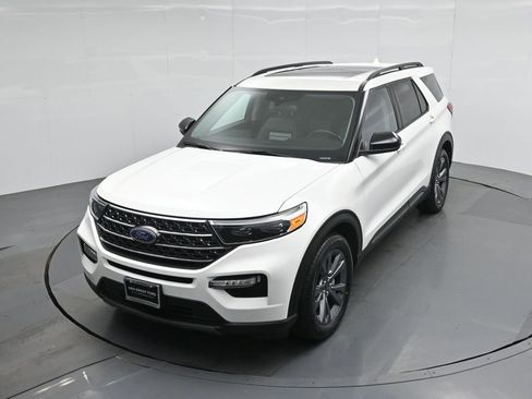 Certified 2023 Ford Explorer XLT w/ Equipment Group 202A image 40