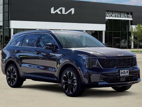 Certified 2025 Kia Sorento EX w/ Panoramic Sunroof Package image 7