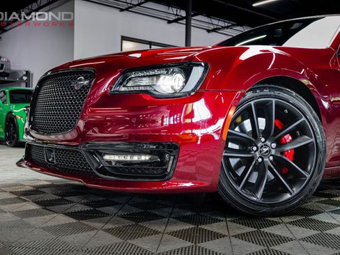 Used 2023 Chrysler 300 C RWD image 7