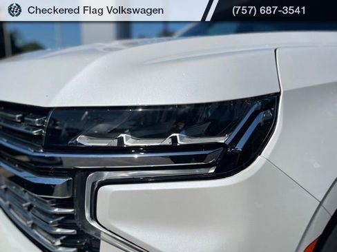 Used 2023 Chevrolet Tahoe Premier AWD/4WD image 12