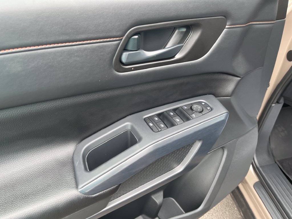 Used 2025 Nissan Pathfinder Rock Creek AWD/4WD image 10