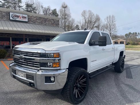 Used 2018 Chevrolet Silverado 2500 LT w/ LT Fleet Convenience Package AWD/4WD image 5