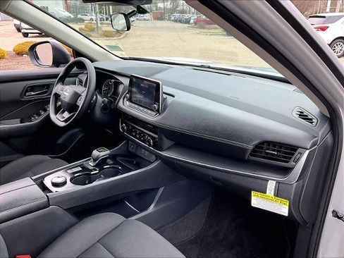 Used 2025 Nissan Rogue S AWD/4WD image 14