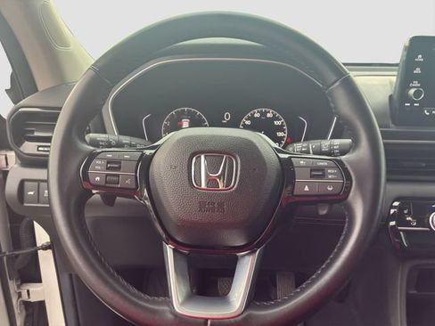 Used 2025 Honda Pilot EX-L image 16