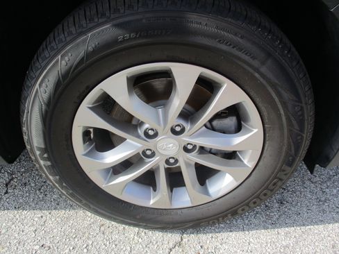 Used 2019 Hyundai Santa Fe SE FWD image 9