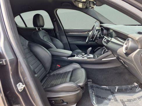Used 2022 Alfa Romeo Stelvio Quadrifoglio w/ Active Assist Plus Package AWD/4WD image 21