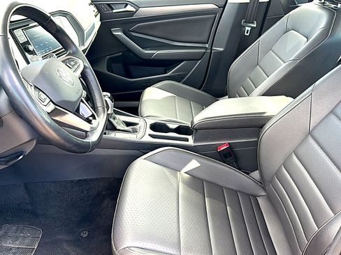 Used 2024 Volkswagen Jetta SE image 13