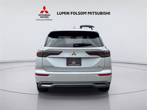 Used 2025 Mitsubishi Outlander SE FWD image 4