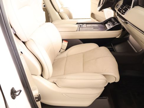 Used 2019 Lincoln Navigator Reserve AWD/4WD image 15