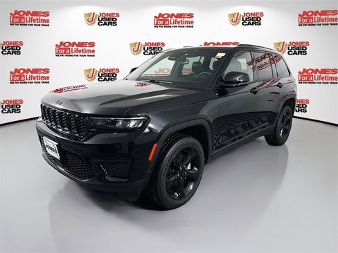 Used 2023 Jeep Grand Cherokee Altitude image 13