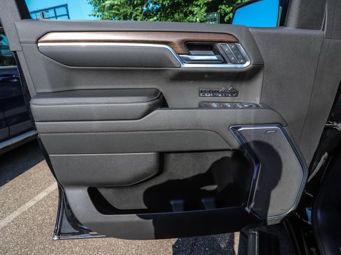 Used 2025 Chevrolet Silverado 1500 High Country w/ Midnight Edition AWD/4WD image 9