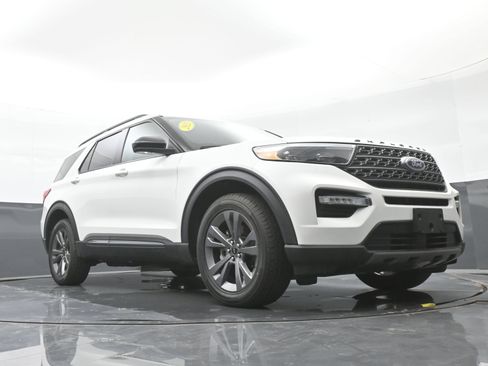 Used 2023 Ford Explorer XLT w/ Equipment Group 202A AWD/4WD image 42