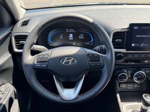 Used 2026 Hyundai Venue SEL FWD image 17