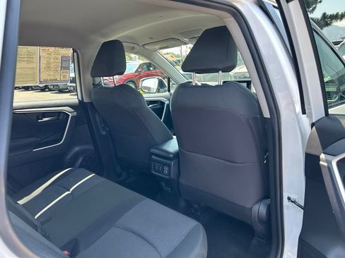 Used 2025 Toyota RAV4 XLE AWD/4WD image 15