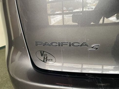 Used 2021 Chrysler Pacifica Touring w/ S Appearance Package image 25