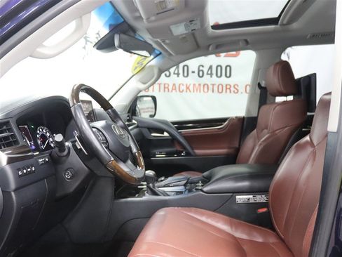 Used 2019 Lexus LX 570 4WD w/ Luxury Package image 16