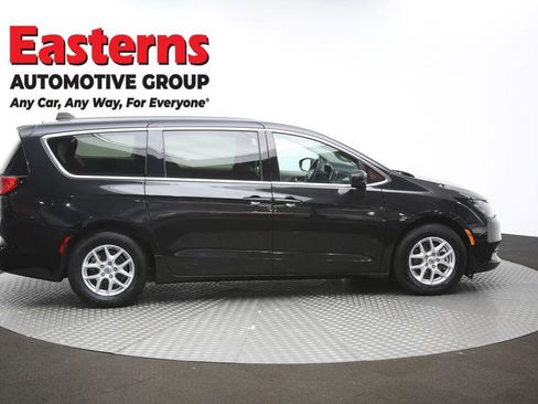 Used 2022 Chrysler Voyager LX image 46