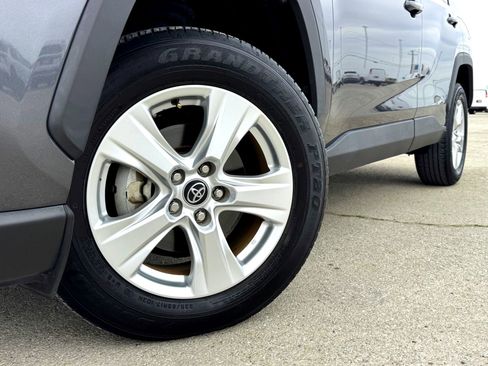 Used 2020 Toyota RAV4 XLE w/ Convenience Package image 2